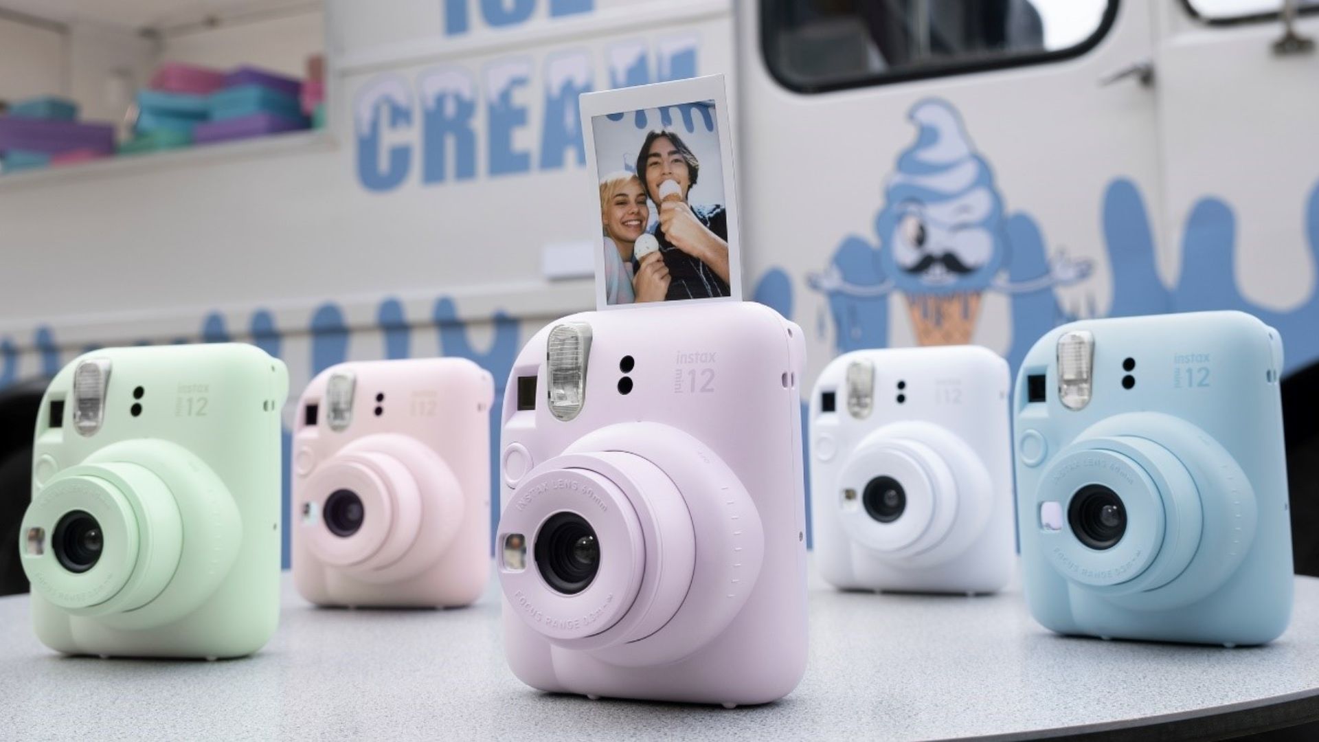 Fujifilm Instax Mini 12 - oblik kamere i moda